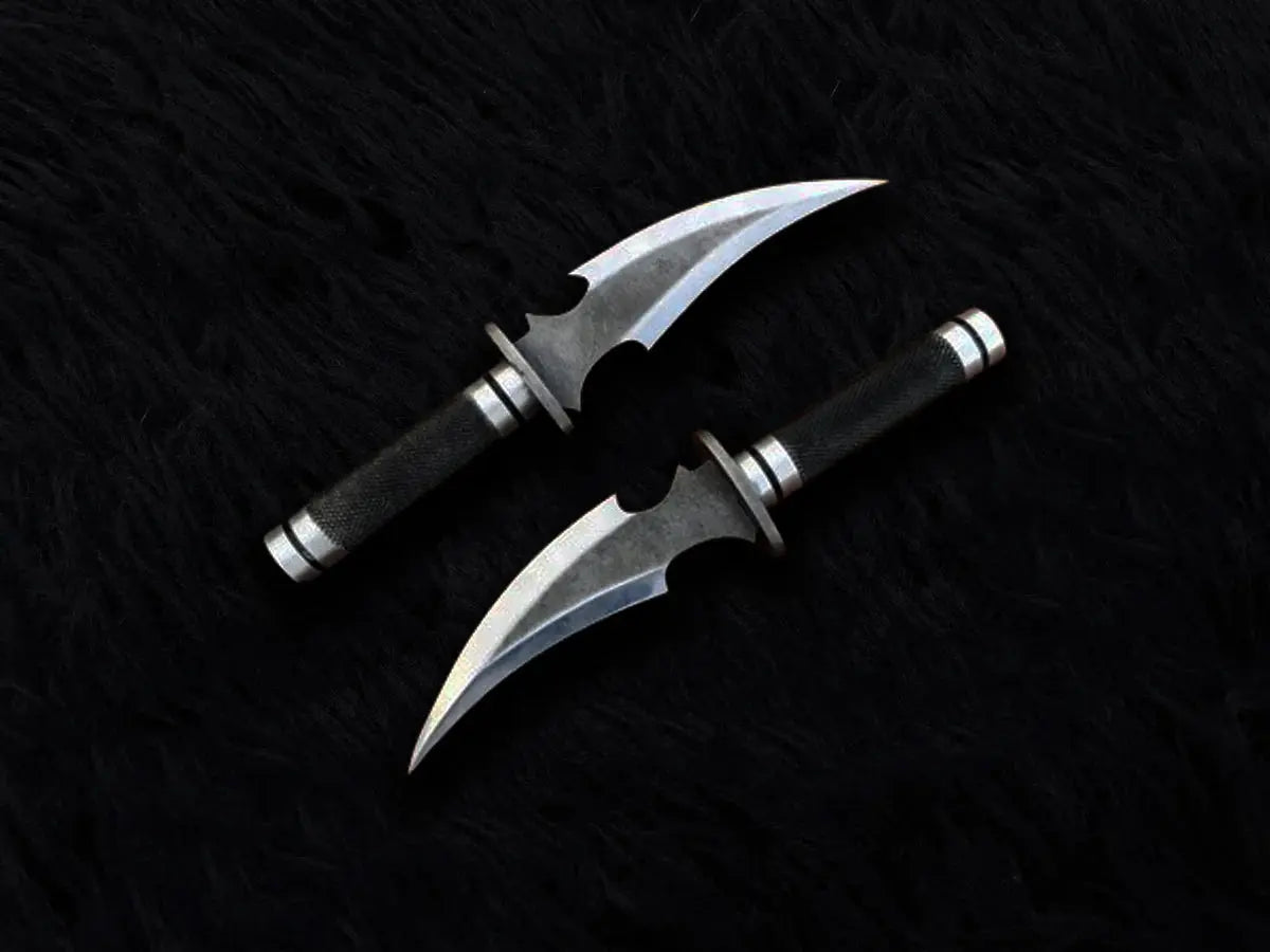 Batman: Under the Red Hood Replica Knives with Leather Sheath - Vortex Blades