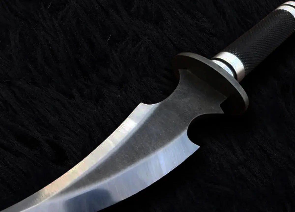 Batman: Under the Red Hood Replica Knives with Leather Sheath - Vortex Blades